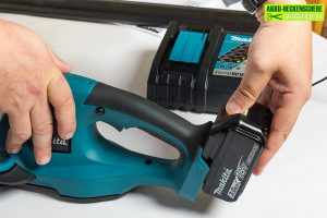 heckenschere-makita-duh523z-akku-wechsel